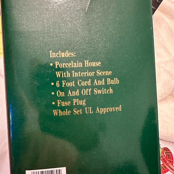 Holiday expressions in original box hand painted 3-D porcelain lighted church - Picture 3 of 16